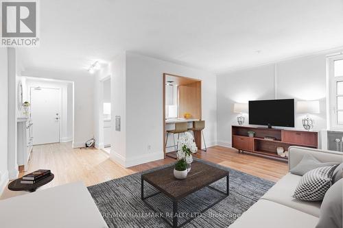 107 - 717 Eglinton Avenue W, Toronto, ON - Indoor Photo Showing Living Room