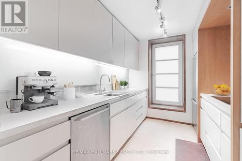 107 - 717 Eglinton Avenue W, Toronto, ON - Indoor Photo Showing Kitchen