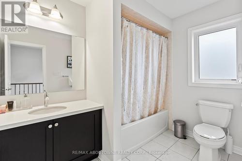 3298 Charles Fay Pass, Oakville, ON - Indoor Photo Showing Bathroom