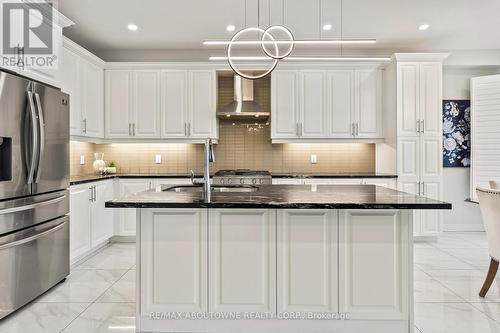 3298 Charles Fay Pass, Oakville, ON - Indoor Photo Showing Kitchen With Upgraded Kitchen