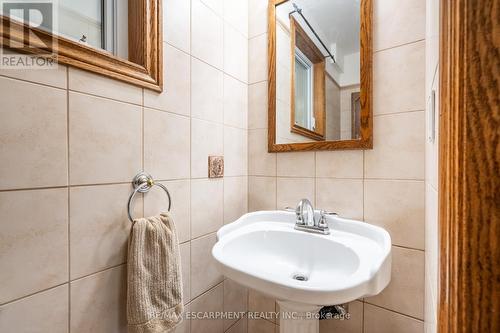 3210 Victoria Street, Oakville, ON - Indoor Photo Showing Bathroom