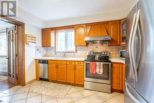 3210 Victoria Street, Oakville, ON - Indoor Photo Showing Kitchen