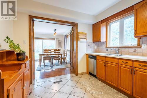 3210 Victoria Street, Oakville, ON - Indoor Photo Showing Kitchen