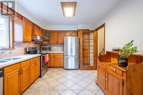 3210 Victoria Street, Oakville, ON - Indoor Photo Showing Kitchen With Double Sink