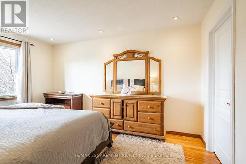 3210 Victoria Street, Oakville, ON - Indoor Photo Showing Bedroom