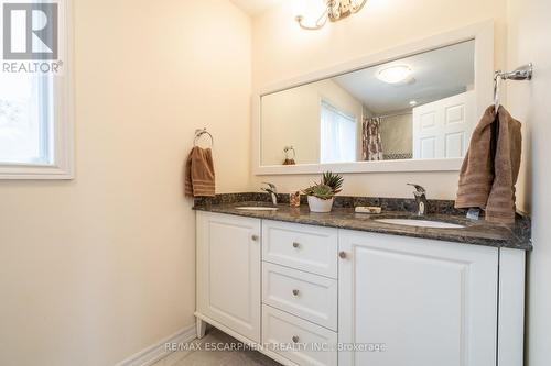 3210 Victoria Street, Oakville, ON - Indoor Photo Showing Bathroom