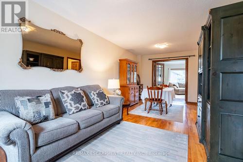 3210 Victoria Street, Oakville, ON - Indoor Photo Showing Living Room