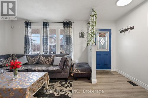 229 Picton Street, Hamilton, ON - Indoor Photo Showing Living Room