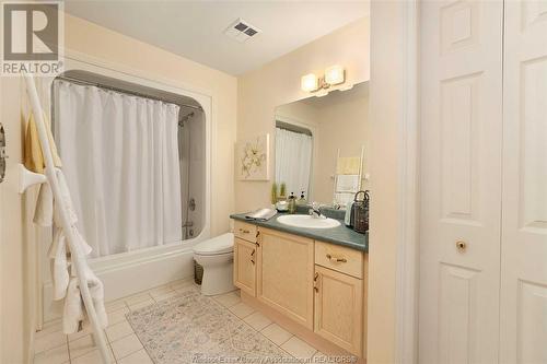 2820 Robillard, Windsor, ON - Indoor Photo Showing Bathroom