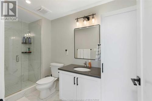 4578 Huron Church Line Road Unit# 410, Lasalle, ON - Indoor Photo Showing Bathroom