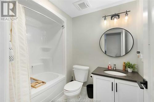 4578 Huron Church Line Road Unit# 410, Lasalle, ON - Indoor Photo Showing Bathroom