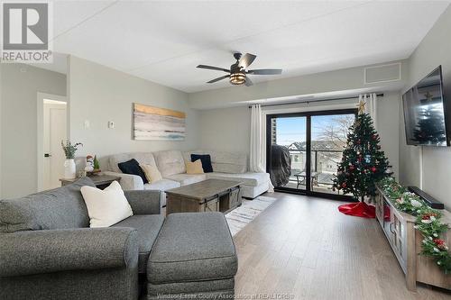 4578 Huron Church Line Road Unit# 410, Lasalle, ON - Indoor Photo Showing Living Room