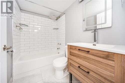 1219 Monmouth, Windsor, ON - Indoor Photo Showing Bathroom