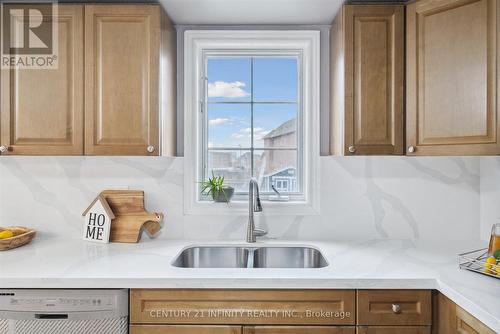 61 Stammers Drive, Ajax (Northwest Ajax), ON - Indoor Photo Showing Kitchen With Double Sink