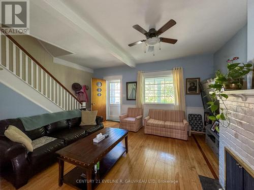 414 Marcella Street, Temiskaming Shores, ON - Indoor Photo Showing Living Room