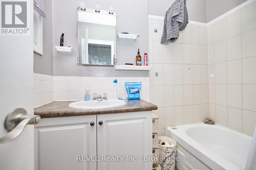 41 Albert Street, Welland, ON - Indoor Photo Showing Bathroom