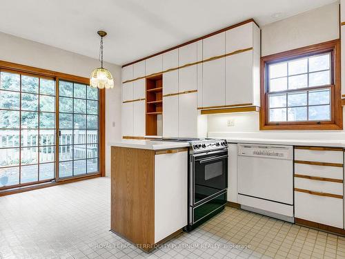 26 St Leonards Ave, Toronto, ON - Indoor Photo Showing Kitchen