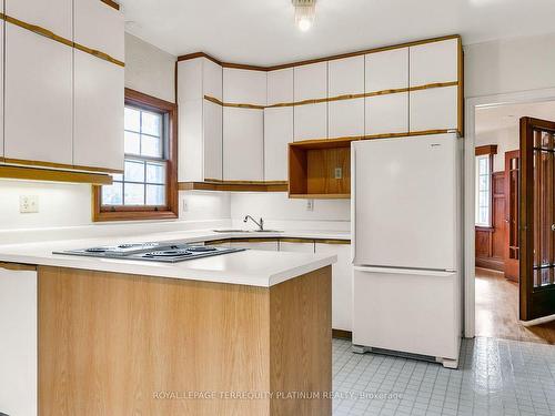 26 St Leonards Ave, Toronto, ON - Indoor Photo Showing Kitchen