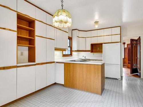 26 St Leonards Ave, Toronto, ON - Indoor Photo Showing Kitchen