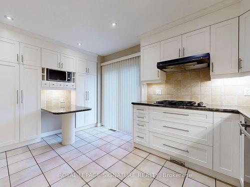 22 Linton Crt, Markham, ON - Indoor Photo Showing Kitchen