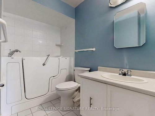 22 Linton Crt, Markham, ON - Indoor Photo Showing Bathroom