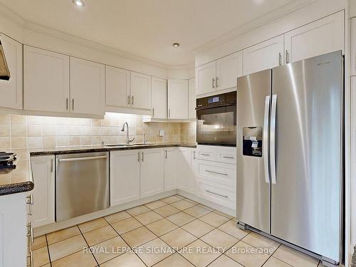 22 Linton Crt, Markham, ON - Indoor Photo Showing Kitchen