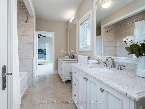 52 Grayfield Dr, Whitchurch-Stouffville, ON - Indoor Photo Showing Bathroom