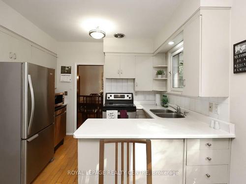 3338 Enniskillen Circ, Mississauga, ON - Indoor Photo Showing Kitchen With Double Sink