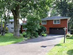 3338 Enniskillen Circ  Mississauga, ON L5C 2M8