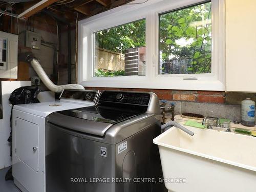 3338 Enniskillen Circ, Mississauga, ON - Indoor Photo Showing Laundry Room