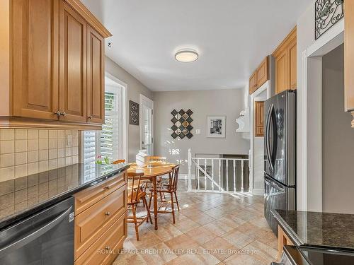 9 Norval Cres, Brampton, ON - Indoor Photo Showing Kitchen