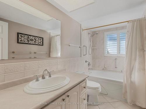 9 Norval Cres, Brampton, ON - Indoor Photo Showing Bathroom