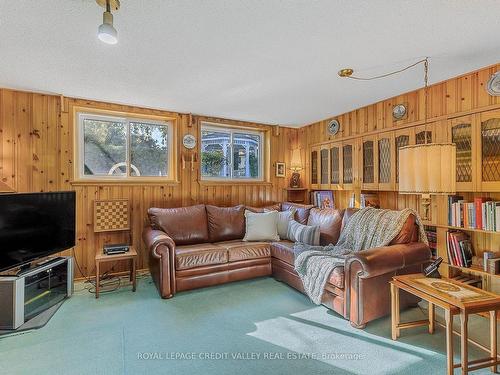 9 Norval Cres, Brampton, ON - Indoor Photo Showing Living Room