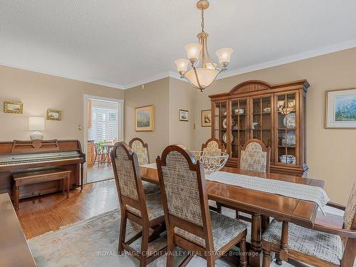 9 Norval Cres, Brampton, ON - Indoor Photo Showing Dining Room