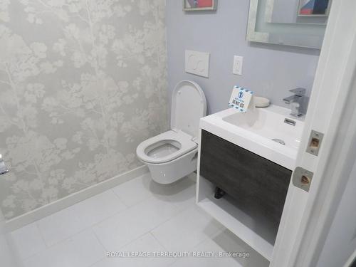 3305-2045 Lakeshore Blvd W, Toronto, ON - Indoor Photo Showing Bathroom