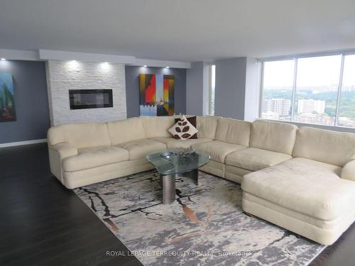 3305-2045 Lakeshore Blvd W, Toronto, ON - Indoor Photo Showing Living Room