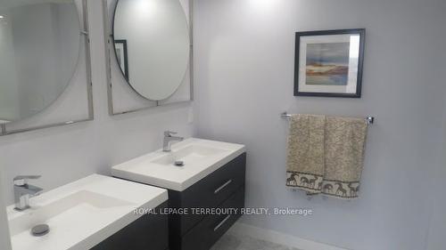 3305-2045 Lakeshore Blvd W, Toronto, ON - Indoor Photo Showing Bathroom