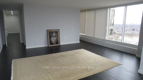 3305-2045 Lakeshore Blvd W, Toronto, ON - Indoor Photo Showing Other Room