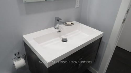 3305-2045 Lakeshore Blvd W, Toronto, ON - Indoor Photo Showing Bathroom