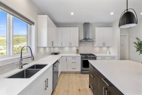 3004 Shaleview Drive, West Kelowna, BC - Indoor Photo Showing Kitchen With Double Sink With Upgraded Kitchen