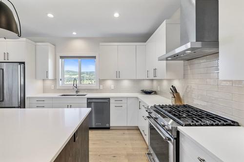 3004 Shaleview Drive, West Kelowna, BC - Indoor Photo Showing Kitchen With Upgraded Kitchen