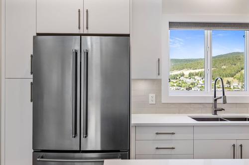 3004 Shaleview Drive, West Kelowna, BC - Indoor Photo Showing Kitchen With Double Sink