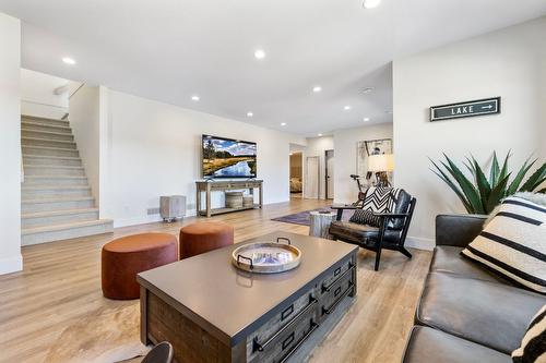 3004 Shaleview Drive, West Kelowna, BC - Indoor Photo Showing Living Room