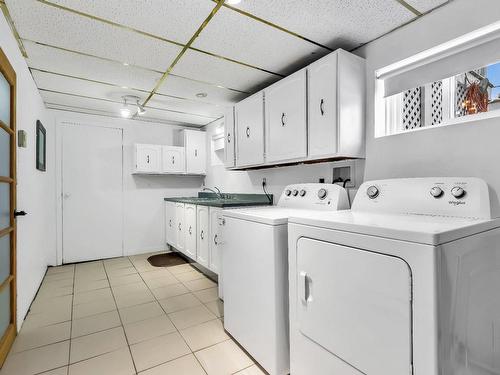 Laundry room - 1150 Rue Dompierre, Mascouche, QC - Indoor Photo Showing Laundry Room