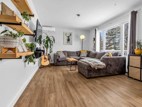 Living room - 1150 Rue Dompierre, Mascouche, QC - Indoor Photo Showing Living Room