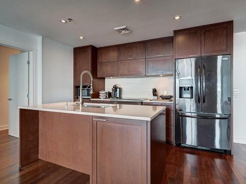 Kitchen - 801-250 Ch. De La Pointe-Sud, Montréal (Verdun/Île-Des-Soeurs), QC - Indoor Photo Showing Kitchen With Upgraded Kitchen