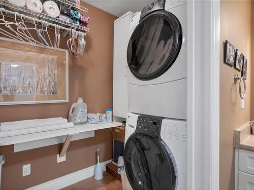 14-2006 Sierra Dr, Campbell River, BC - Indoor Photo Showing Laundry Room