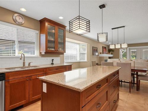 14-2006 Sierra Dr, Campbell River, BC - Indoor Photo Showing Kitchen