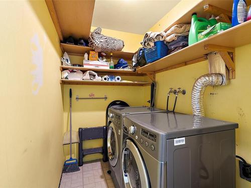 3554 Tillicum Rd, Saanich, BC - Indoor Photo Showing Laundry Room