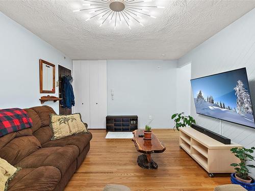 3554 Tillicum Rd, Saanich, BC - Indoor Photo Showing Living Room